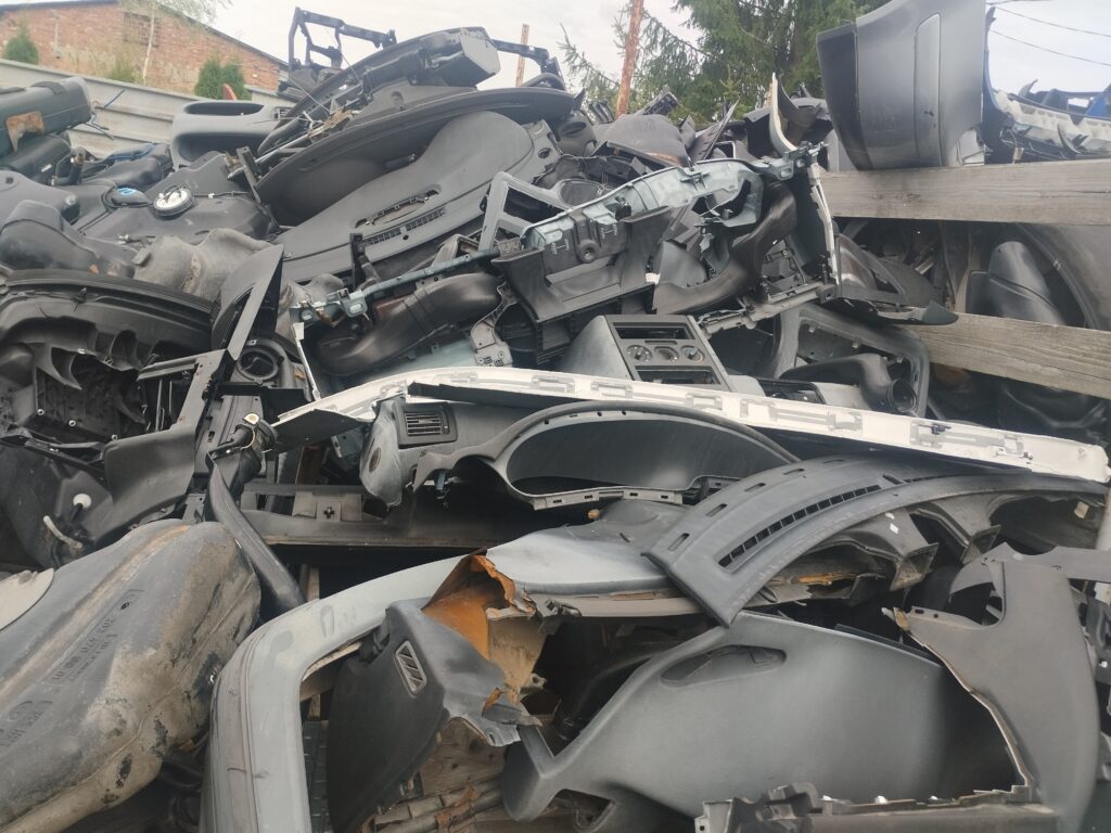 Pulpity samochodowe zdemontowane z pojazdów – przygotowane do recyklingu